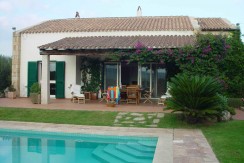 Arzachena vendesi villa con piscina