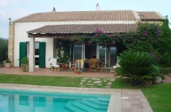 Arzachena vendesi villa con piscina