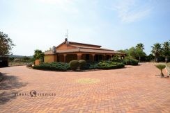 Elegante tenuta con piscina e villette