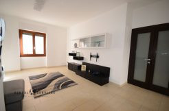 Ristrutturato triletto con cortile via Marongiu