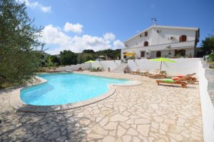 villa con piscina sardegna