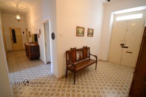 House on 2 independent levels in Alghero center