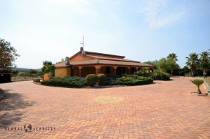 Elegante tenuta con piscina e villette