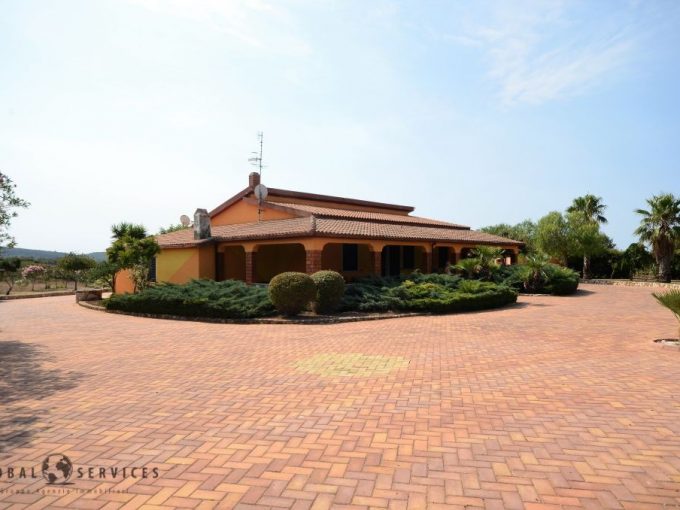 Elegante tenuta con piscina e villette