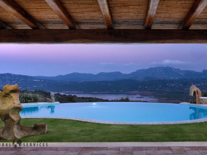 Cugnana villa prestigiosa vista mare vendita