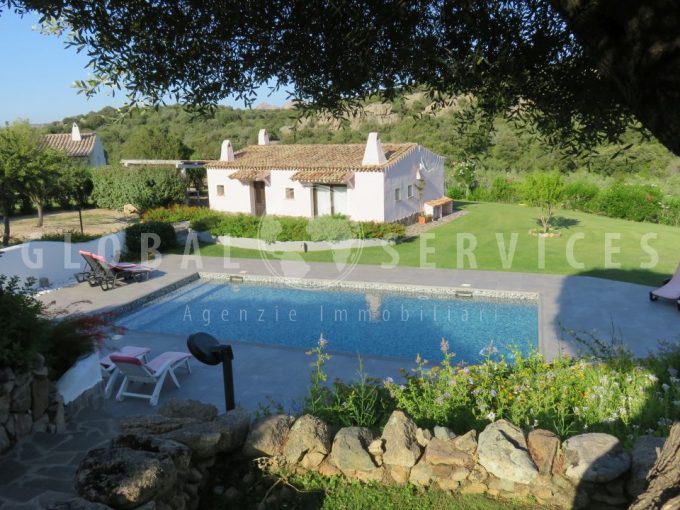 Antico stazzo e villa in vendita