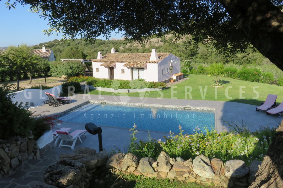 Antico stazzo e villa in vendita