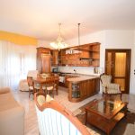 Appartamento con bella terrazza abitabile