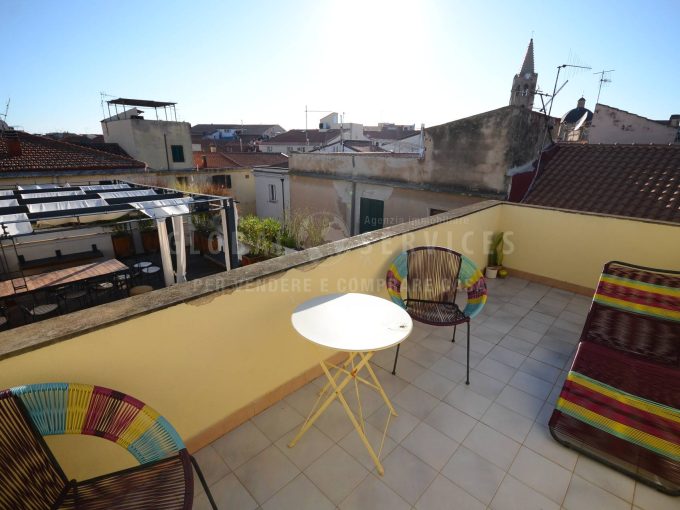 Bilocale con terrazza via Minerva