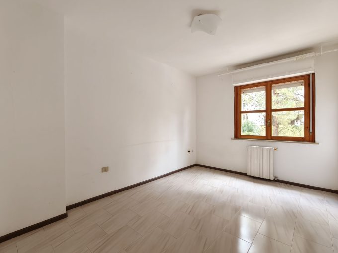 Note Importanti: Questo annuncio non ha valore contrattuale. Vi invitiamo a contattarci per verificare l'effettiva disponibilità dell'immobile e la corrispondenza dei dettagli descritti, poiché alcune informazioni (come superfici o spese condominiali) potrebbero richiedere verifica. Si informa che eventuali mobili ed elettrodomestici presenti, se concordati, saranno ceduti a titolo gratuito. Pertanto, non influenzano il prezzo di vendita e vengono forniti senza alcuna garanzia sul loro funzionamento. La visione degli immobili è possibile solo previa sottoscrizione del modulo di visita e consenso al trattamento dati. Per qualsiasi informazione relativa a questo annuncio o all'iter di compravendita immobiliare, i nostri agenti e la segreteria sono a vostra completa disposizione. Contatti: • Ufficio Alghero (SS): via F.lli Kennedy 1 (Largo S. Francesco) Tel. 079982471 – WhatsApp ‪+39 3207678134‬ Tutte le nostre proposte sono disponibili sui portali Global Services Immobiliari e l'Immobiliare Sardegna Luxury