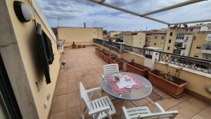 Luminosa mansarda con terrazza in via Vittorio Emanuele