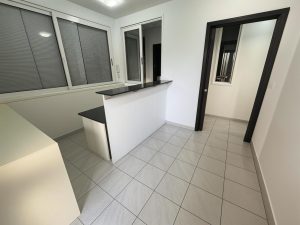 Spazioso locale artigianale attualmente uso ufficio - Adatto ad ambulatorio medico o veterinario