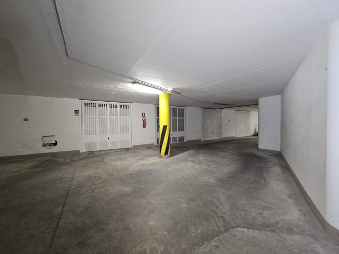 Spazioso Garage in Vendita in Via Asproni, Alghero