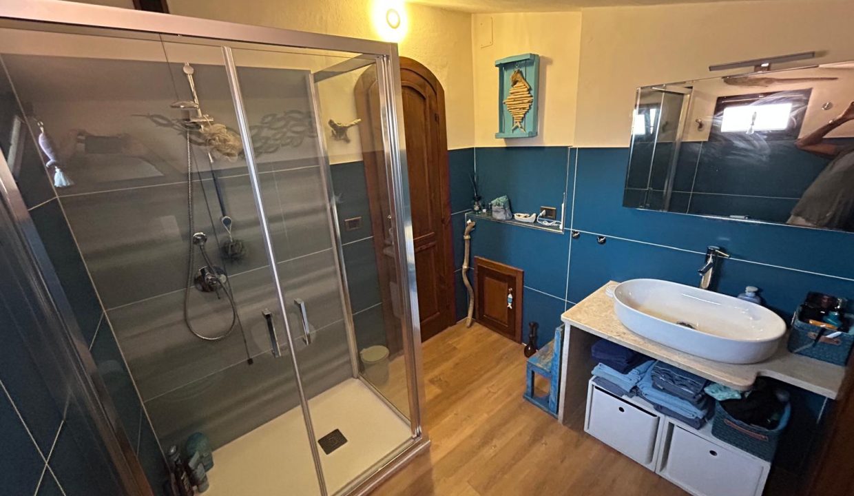 3fc070b8-dd7d-488b-b50d-40d39543b27b