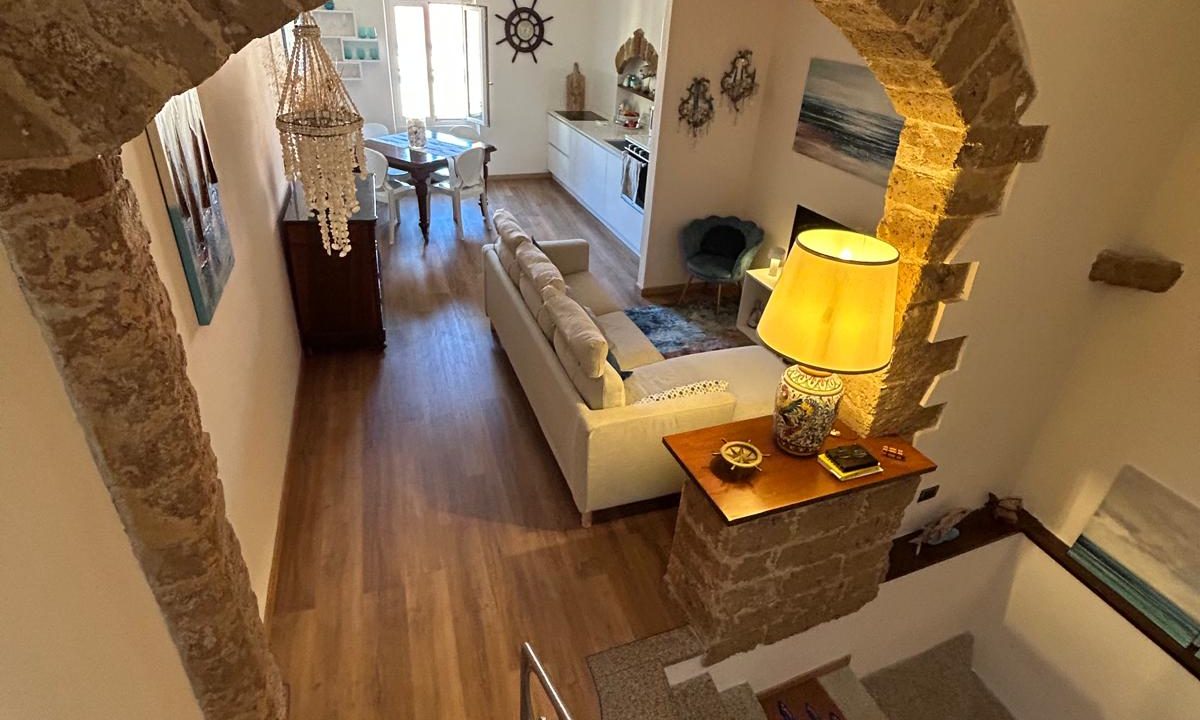 93d5fef9-71e4-4e60-a7e7-f7bc3bd3b291