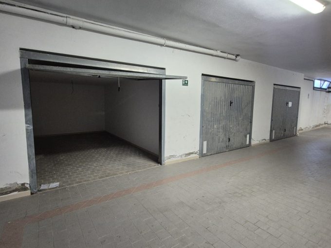 Garage nella periferia di Alghero