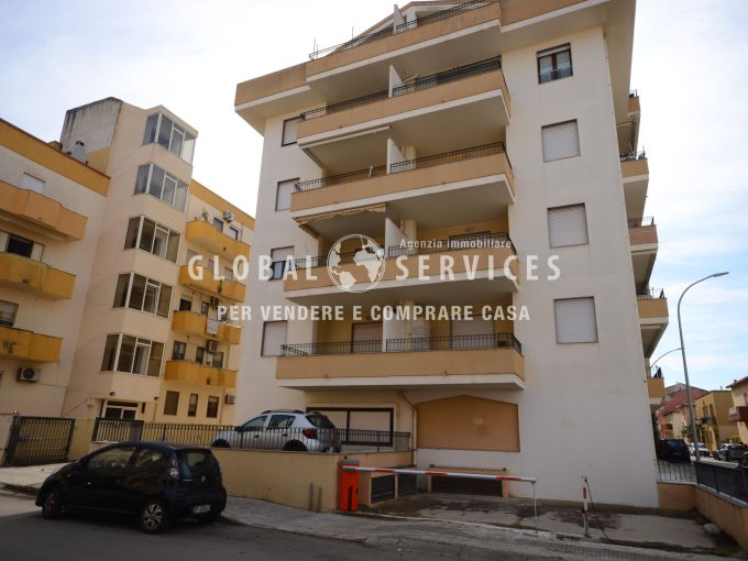 Trilocale con garage in zona semicentrale