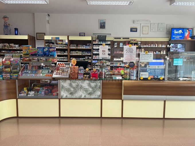 Alghero, tabaccheria in zona di elevato passaggio
