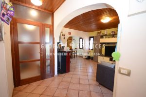 Appartamento in bifamiliare con giardino e magazzino
