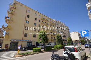 Via Giovanni XXIII: ampio appartamento da personalizzare