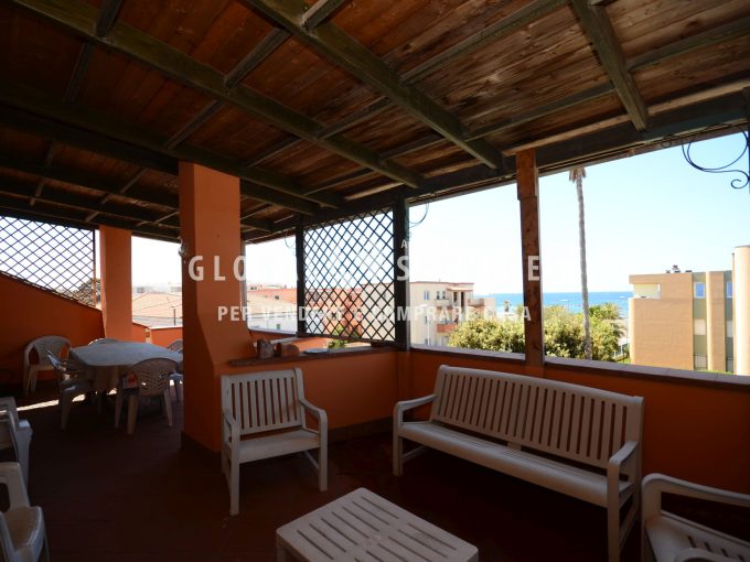 Lido: attico indipendente con giardino e vista mare
