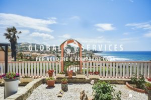 Castelsardo: villa trilivello con vista panoramica sull'Asinara