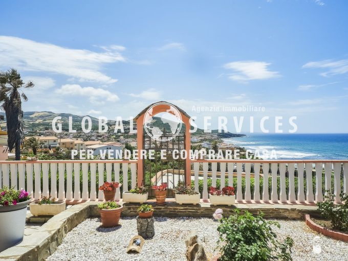 Castelsardo: villa trilivello con vista panoramica sull'Asinara