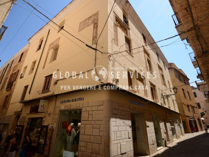 Appartamento in Palazzo Storico- via Carlo Alberto