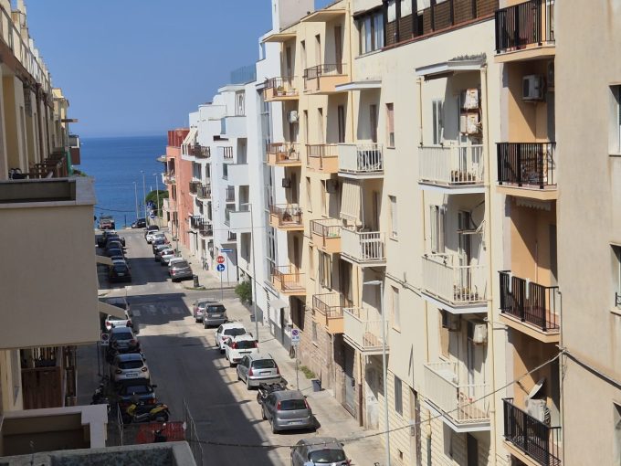 Alghero centro: trilocale da ristrutturare con parziale vista mare