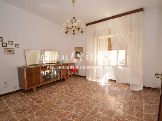 Appartamento indipendente con cortile, magazzino e posto auto