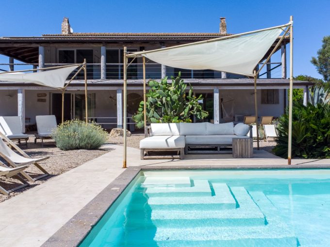 Elegante Villa con Piscina e Dependance nella Campagna di Alghero