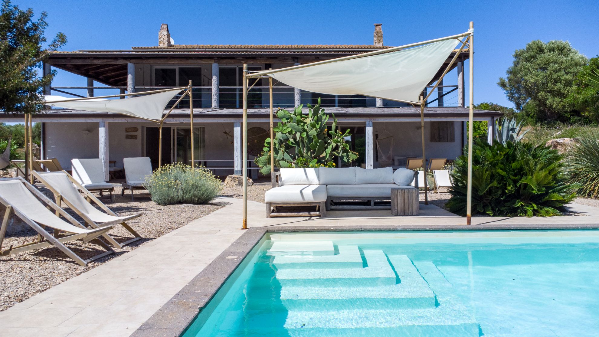 Elegante Villa con Piscina e Dependance nella Campagna di Alghero