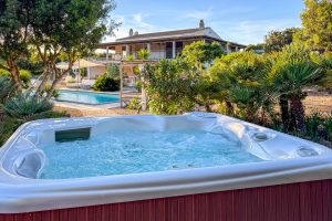 Elegante Villa con Piscina e Dependance nella Campagna di Alghero
