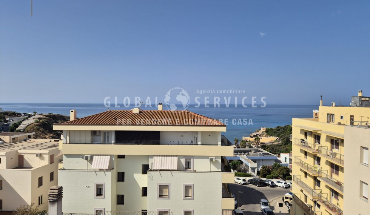 Attico e superattico con ampie terrazze vista mare