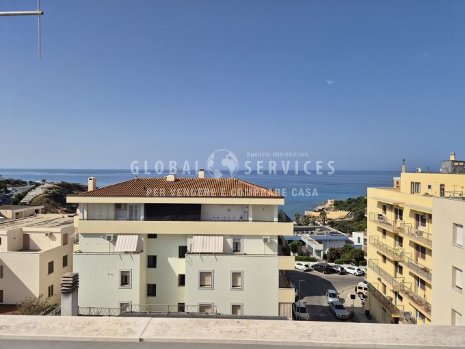 Attico e superattico con ampie terrazze vista mare